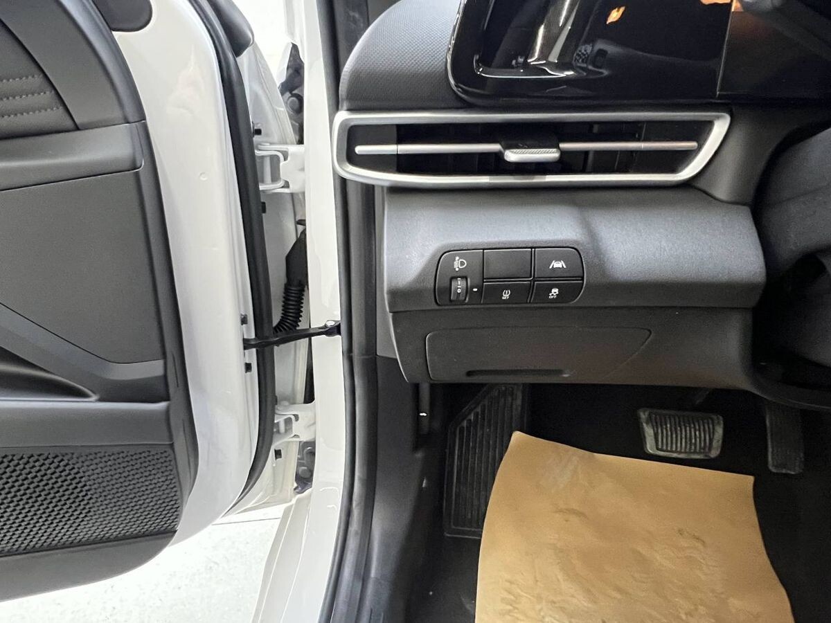 Hyundai Elantra 2022 - фото автомобиля