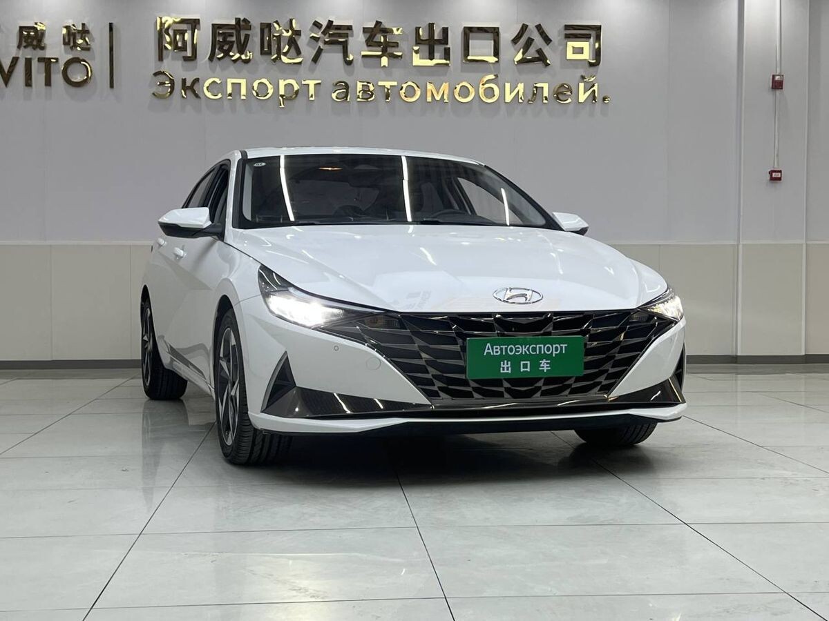 Hyundai Elantra 2022 - фото автомобиля