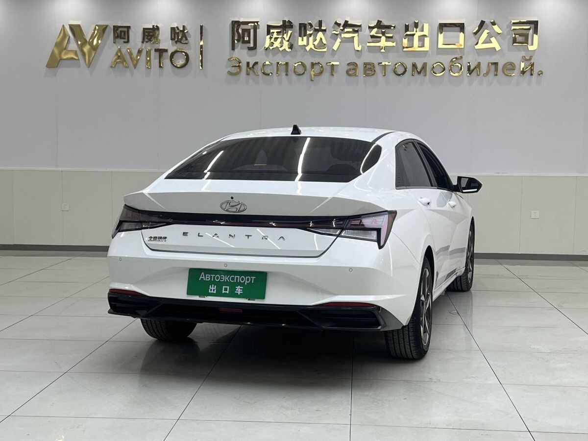 Hyundai Elantra 2022 - фото автомобиля