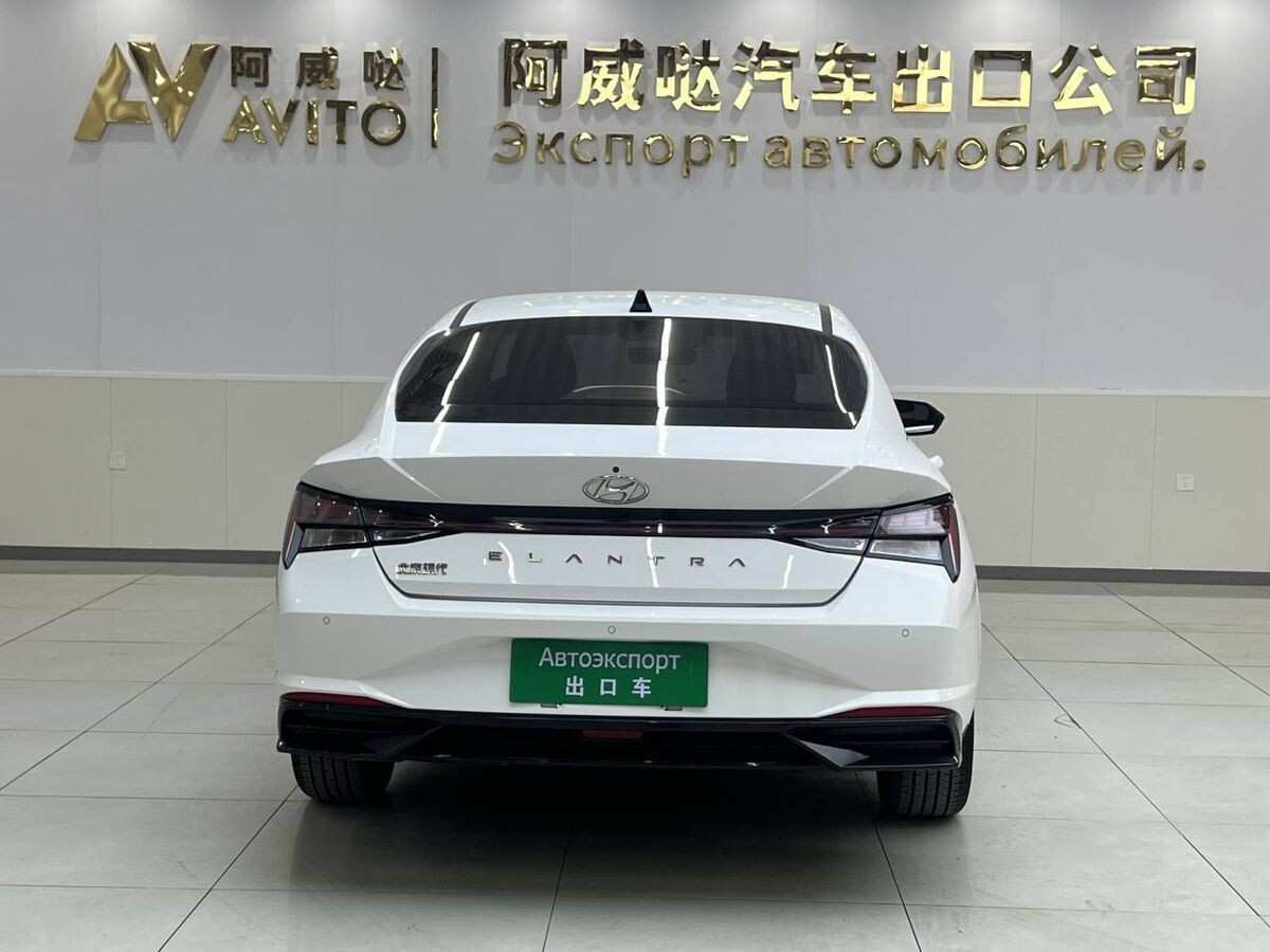 Hyundai Elantra 2022 - фото автомобиля