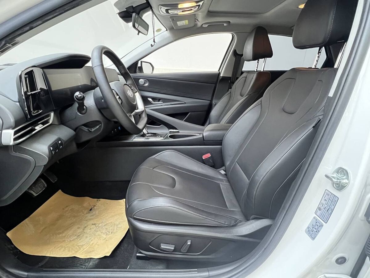 Hyundai Elantra 2022 - фото автомобиля
