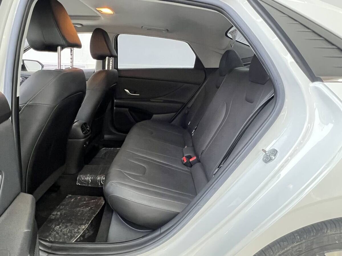 Hyundai Elantra 2022 - фото автомобиля