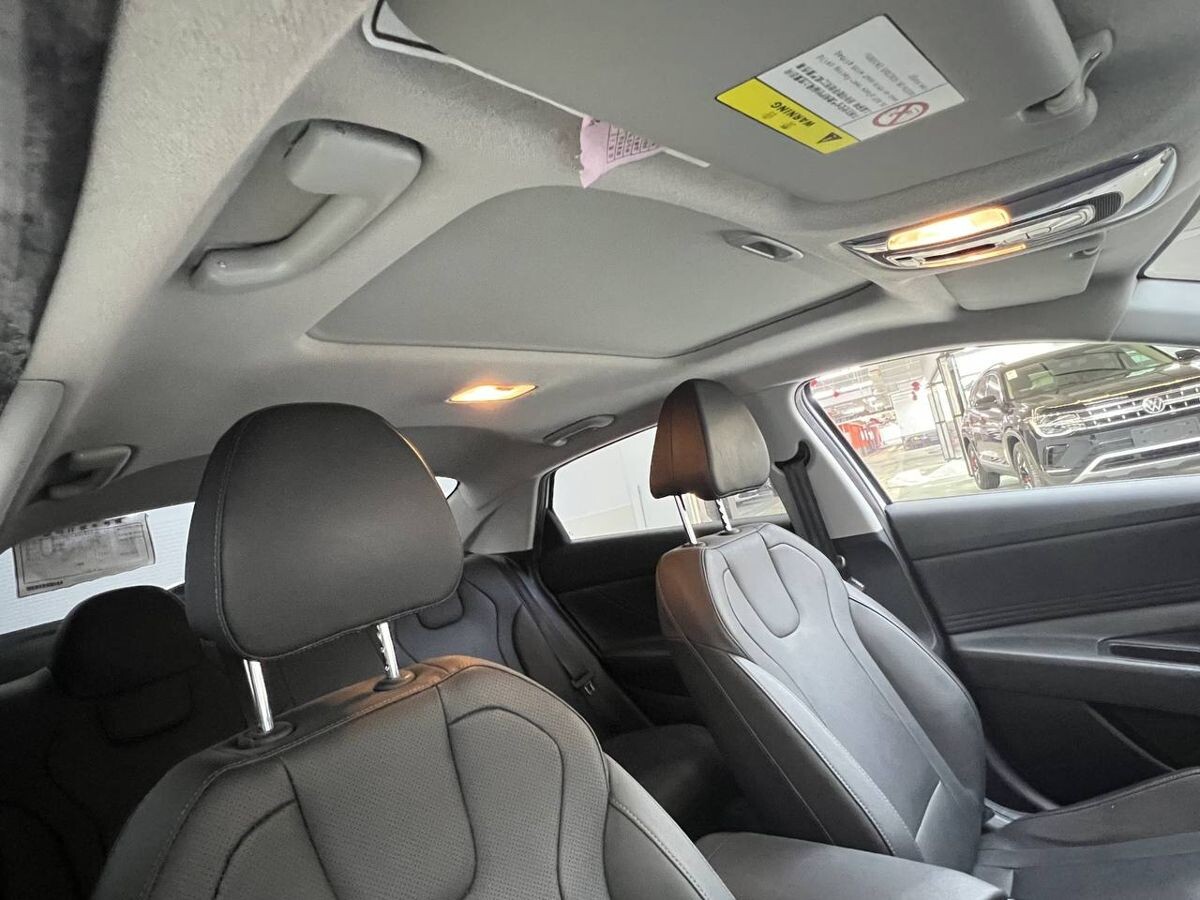 Hyundai Elantra 2022 - фото автомобиля