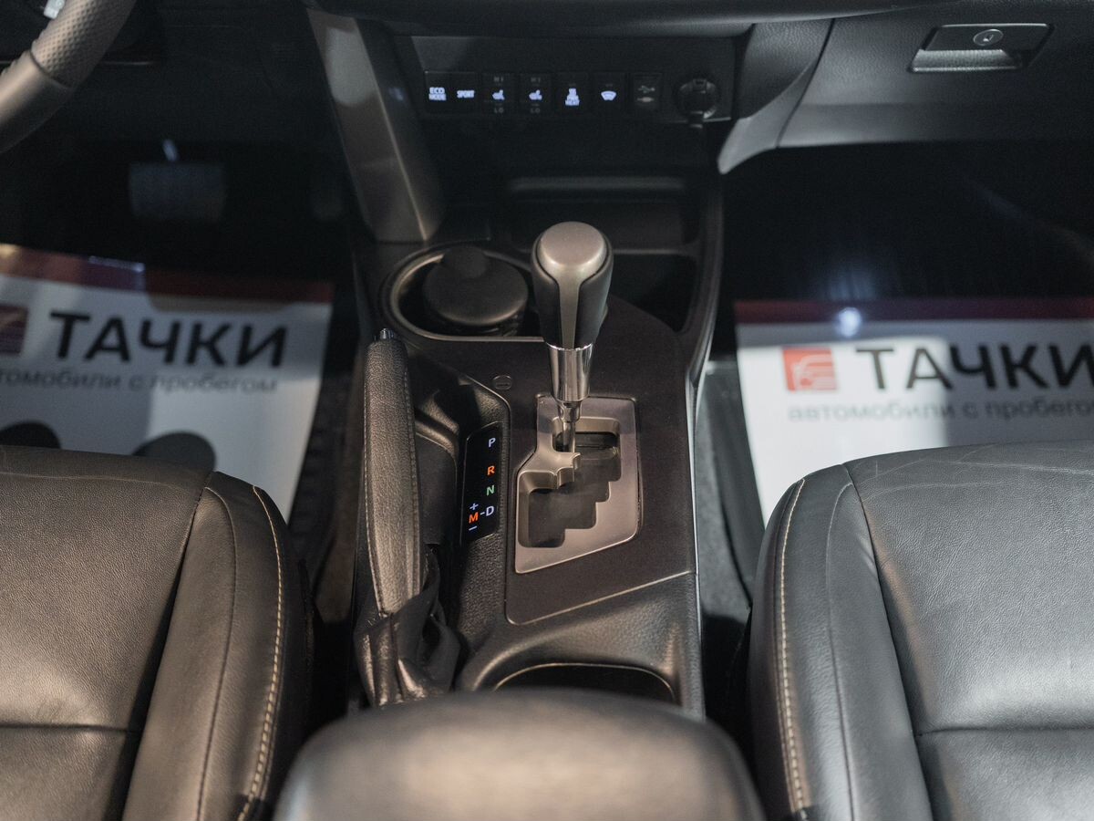 Toyota RAV4 2018 - фото автомобиля