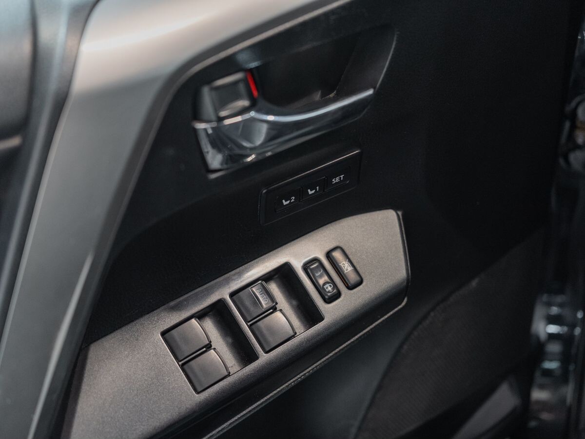 Toyota RAV4 2018 - фото автомобиля