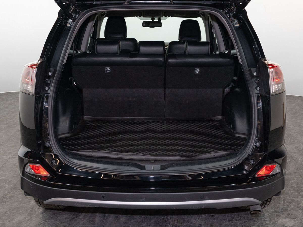 Toyota RAV4 2018 - фото автомобиля