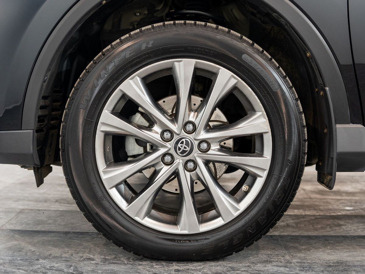 Toyota RAV4 2018 - фото автомобиля