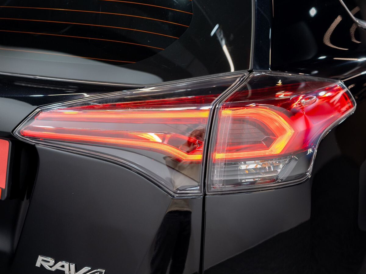 Toyota RAV4 2018 - фото автомобиля