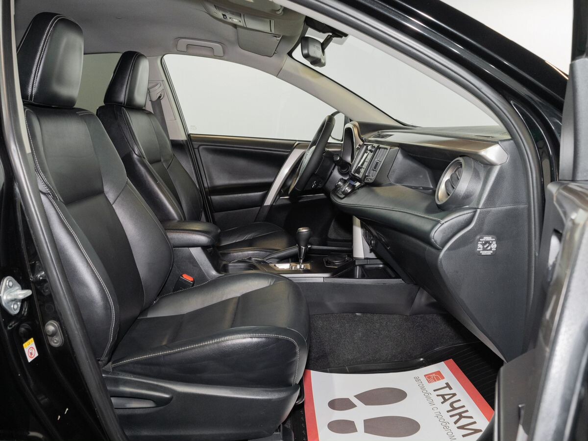 Toyota RAV4 2018 - фото автомобиля