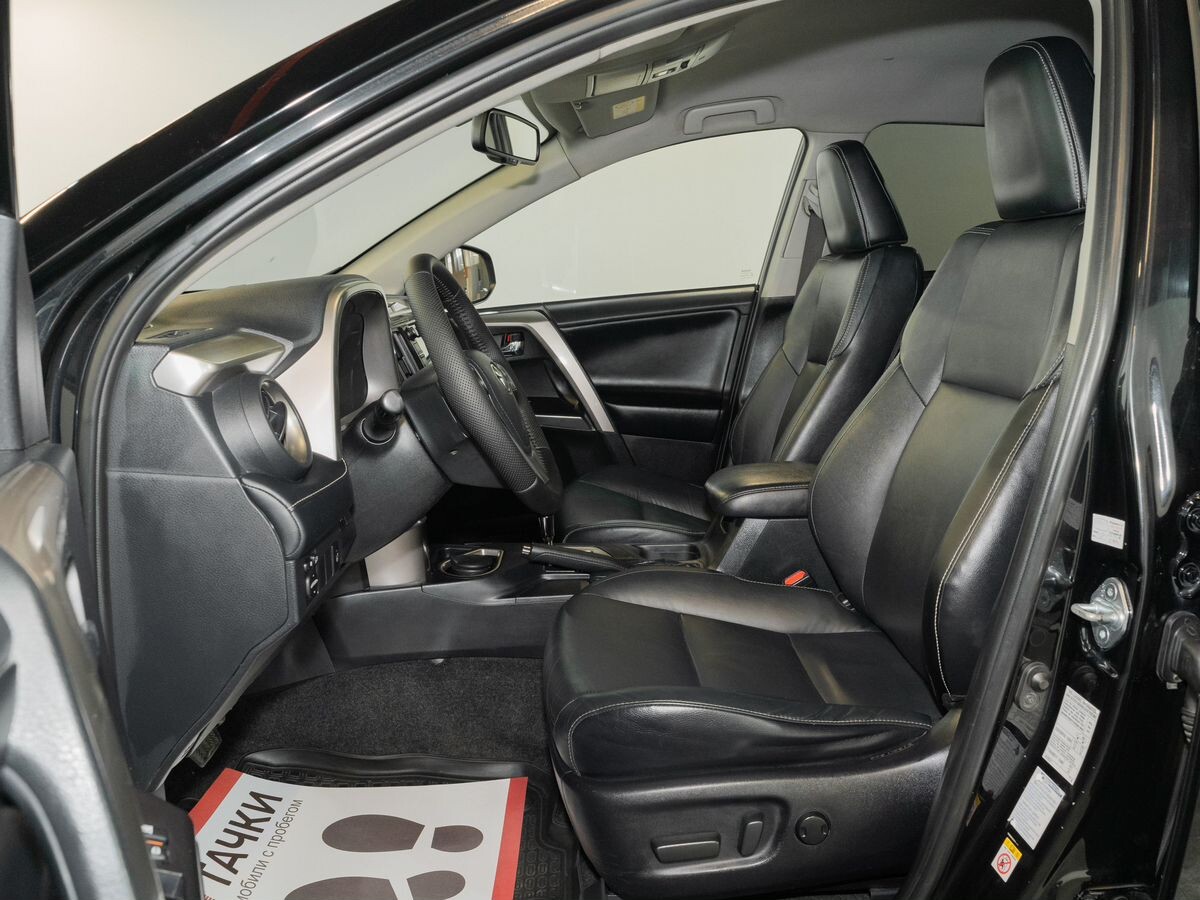 Toyota RAV4 2018 - фото автомобиля