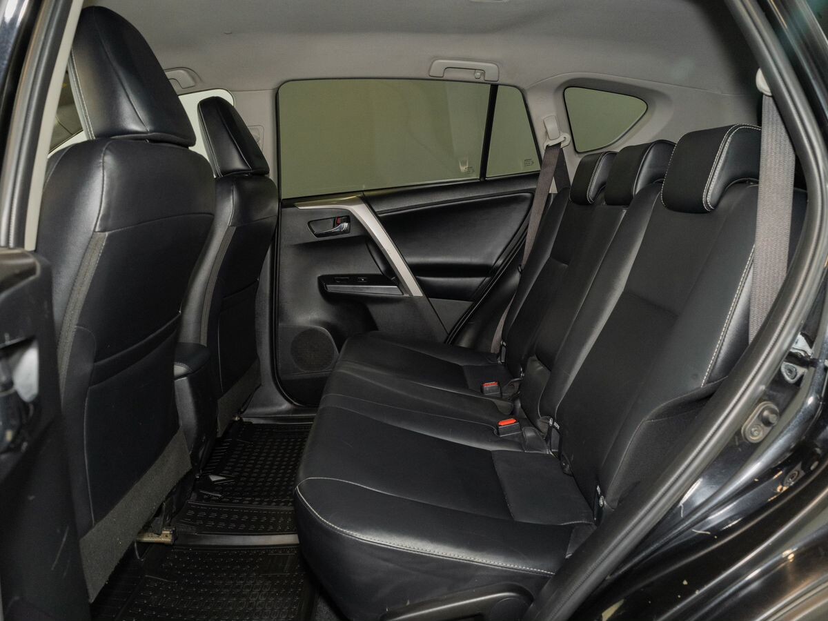 Toyota RAV4 2018 - фото автомобиля