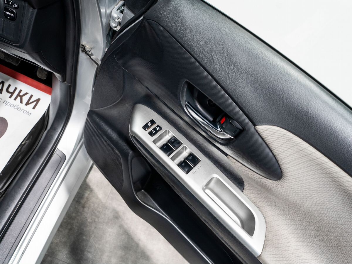 Toyota Wish 2009 - фото автомобиля