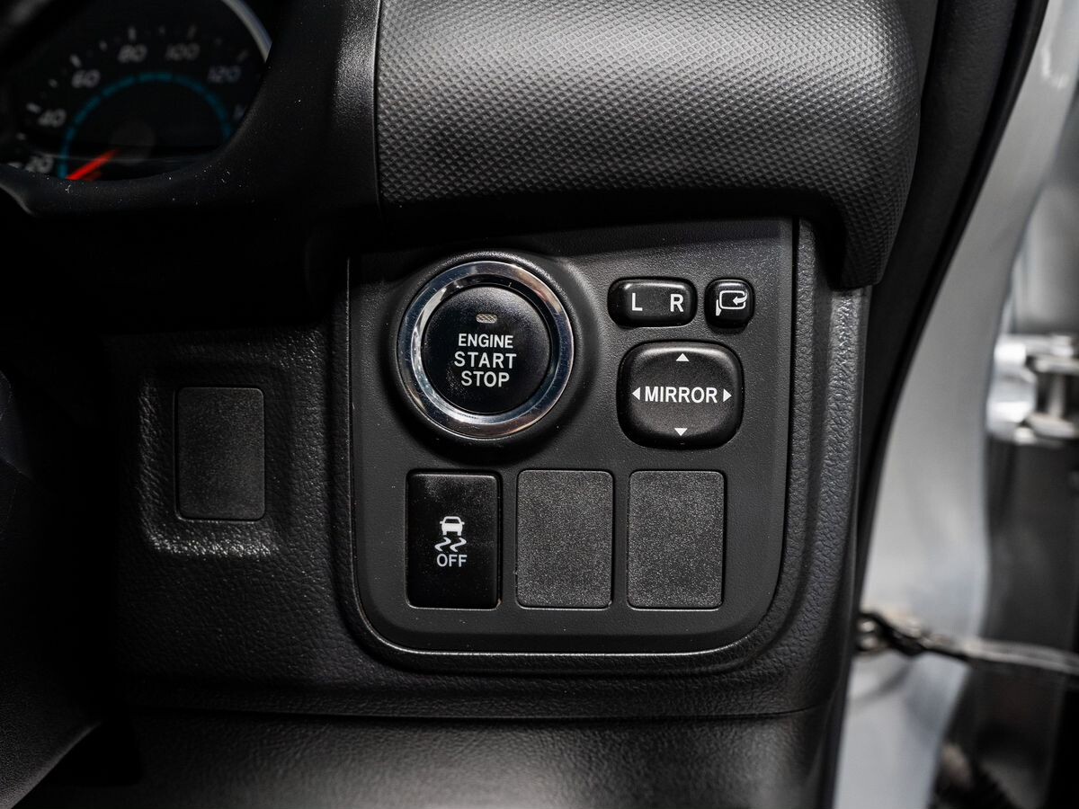 Toyota Wish 2009 - фото автомобиля