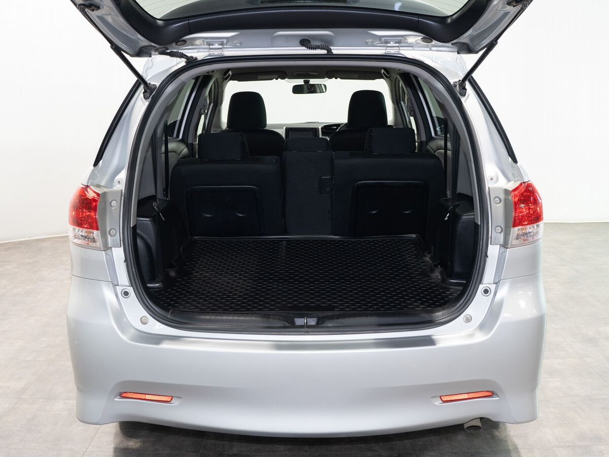 Toyota Wish 2009 - фото автомобиля