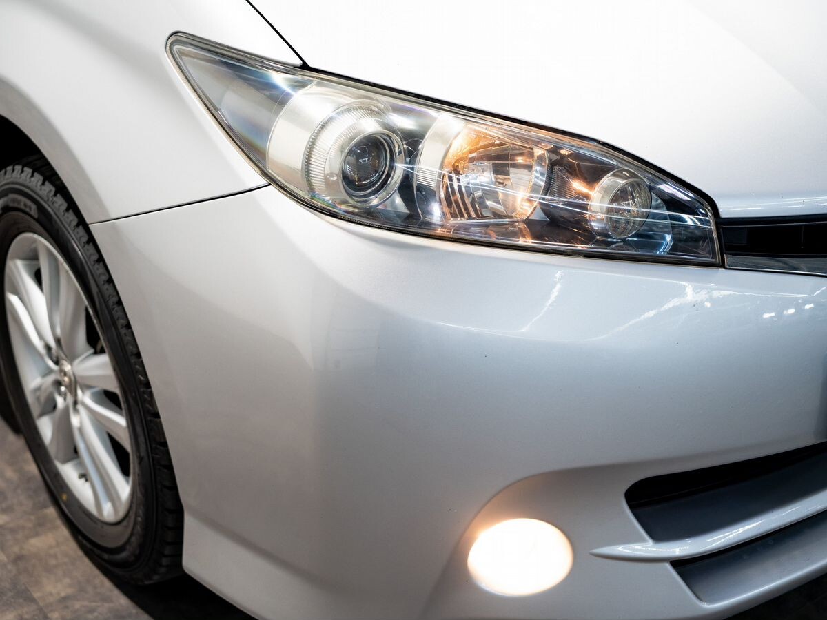 Toyota Wish 2009 - фото автомобиля