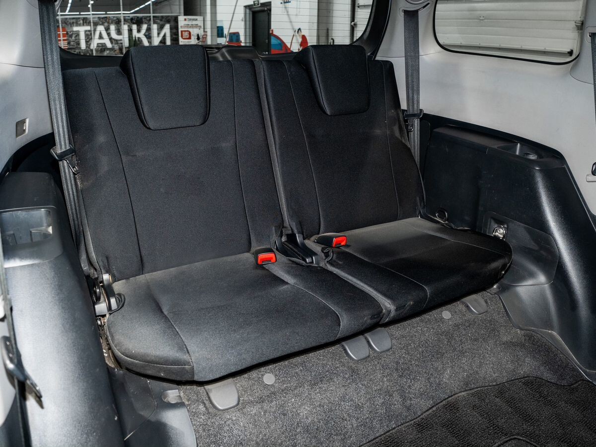 Toyota Wish 2009 - фото автомобиля