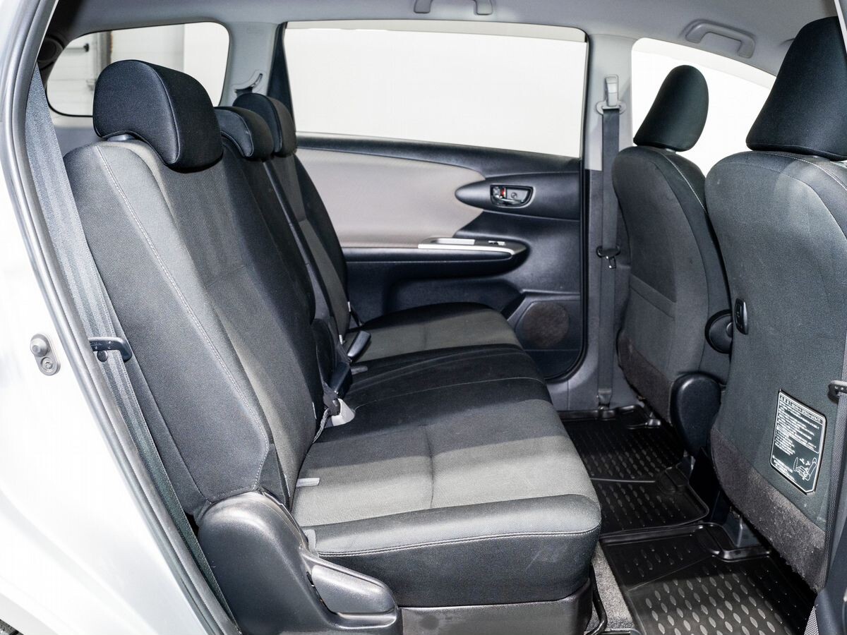 Toyota Wish 2009 - фото автомобиля