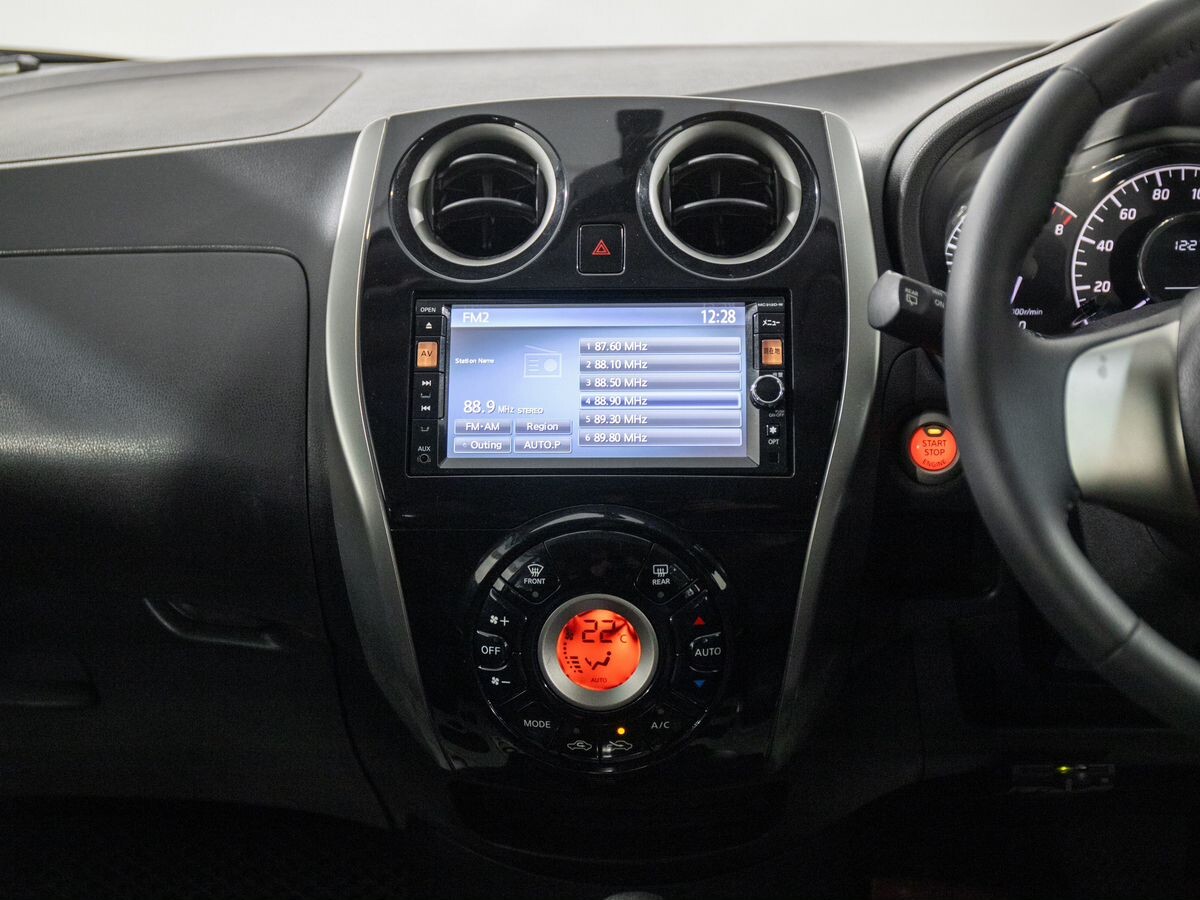 Nissan Note 2012 - фото автомобиля