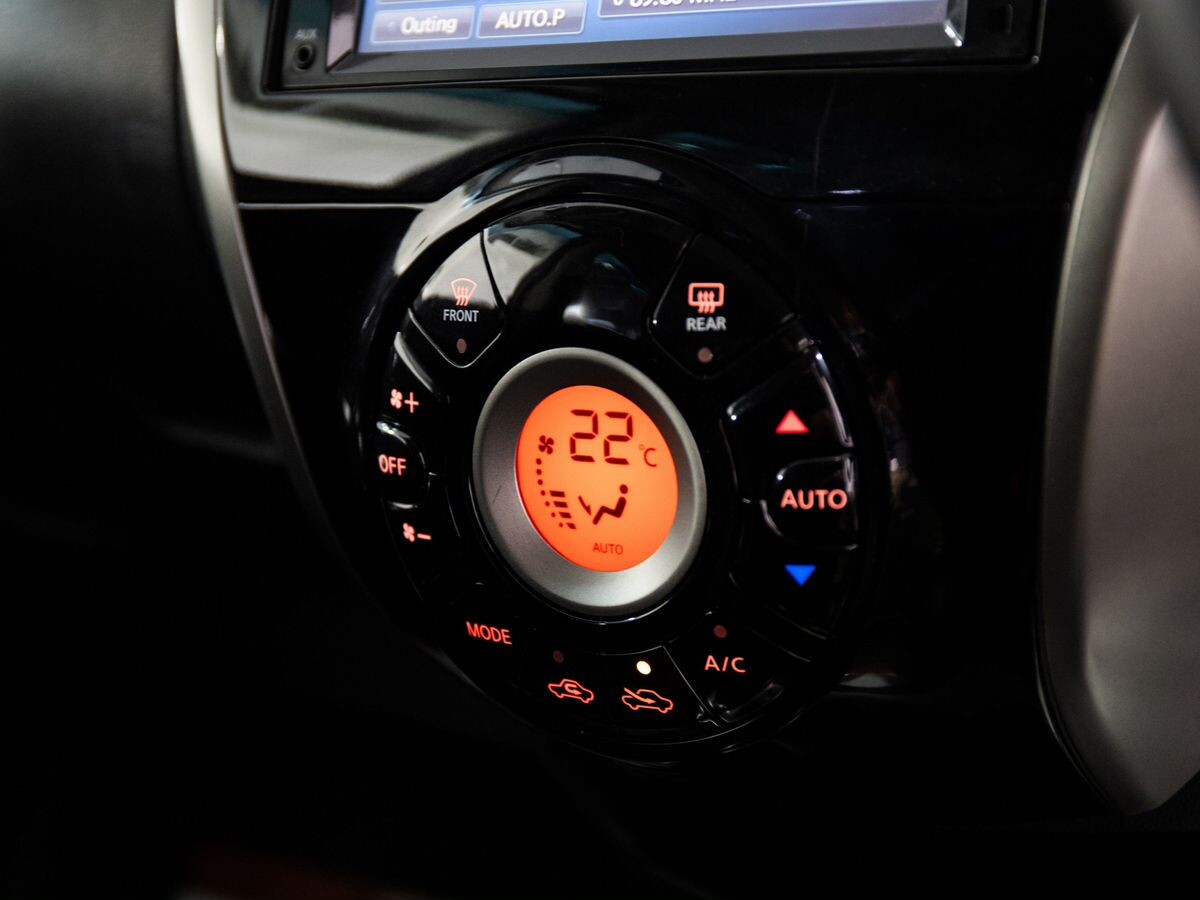 Nissan Note 2012 - фото автомобиля