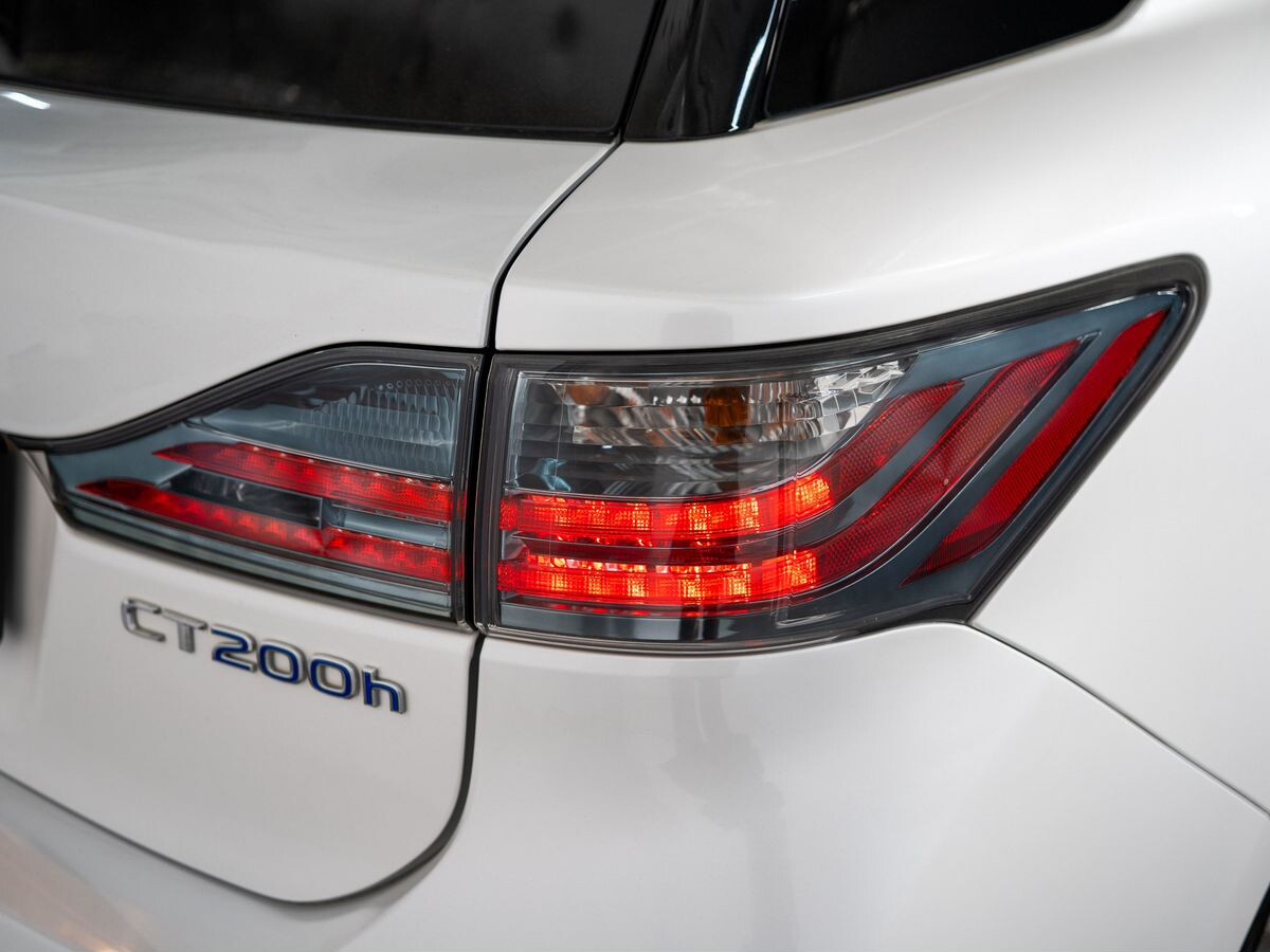 Lexus CT200h 2011 - фото автомобиля