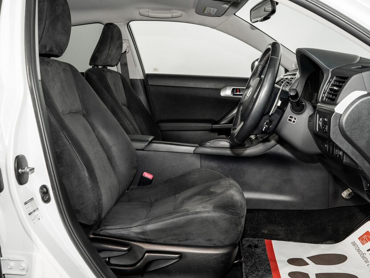 Lexus CT200h 2011 - фото автомобиля