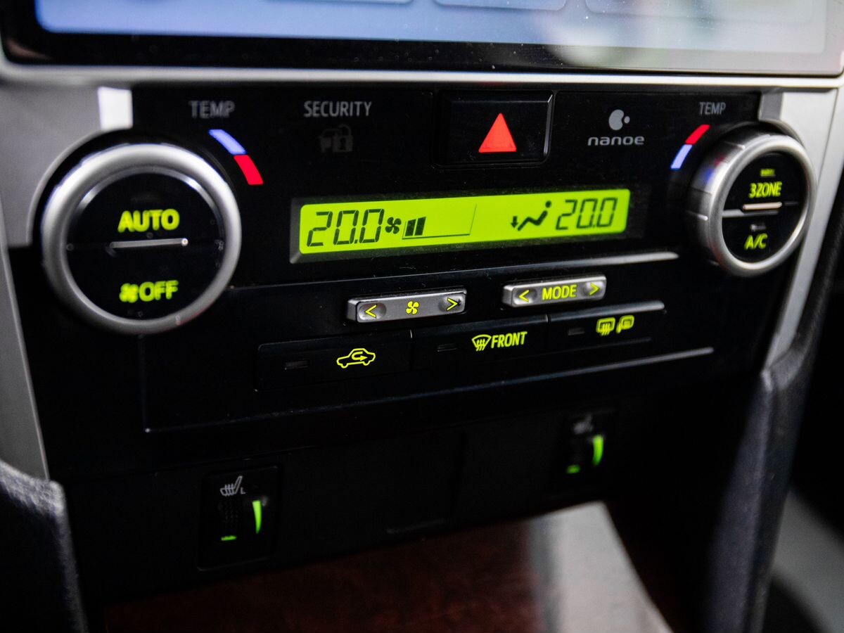 Toyota Camry 2012 - фото автомобиля