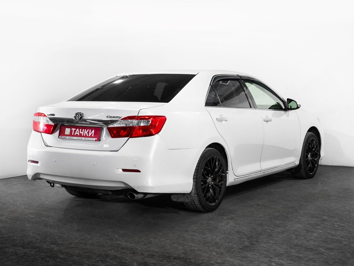 Toyota Camry 2012 - фото автомобиля