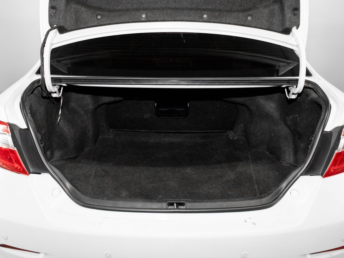 Toyota Camry 2012 - фото автомобиля