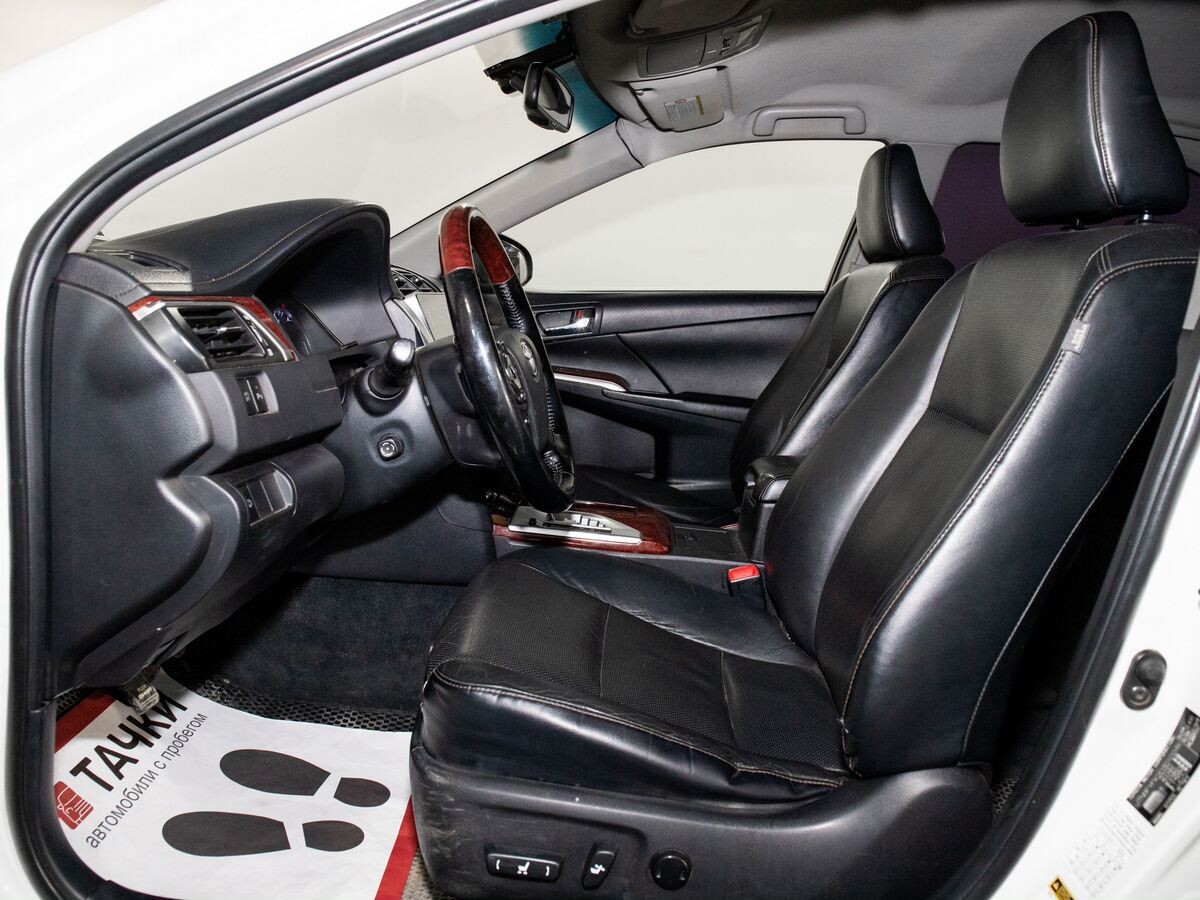 Toyota Camry 2012 - фото автомобиля