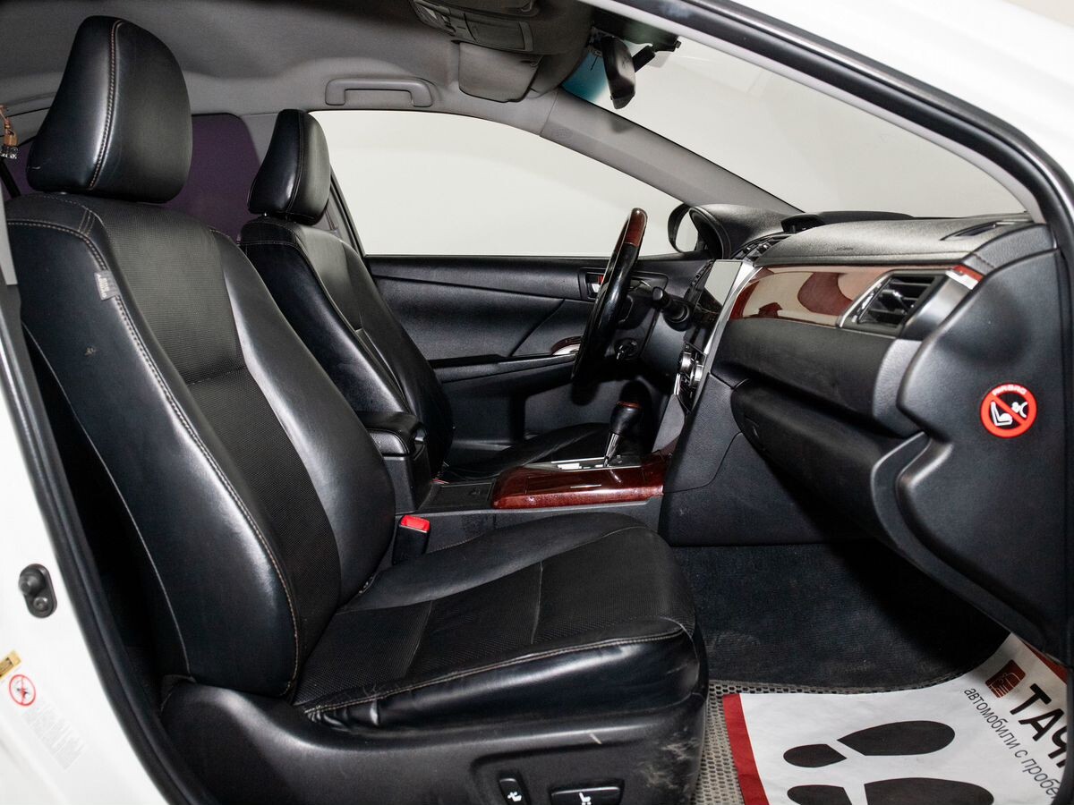 Toyota Camry 2012 - фото автомобиля
