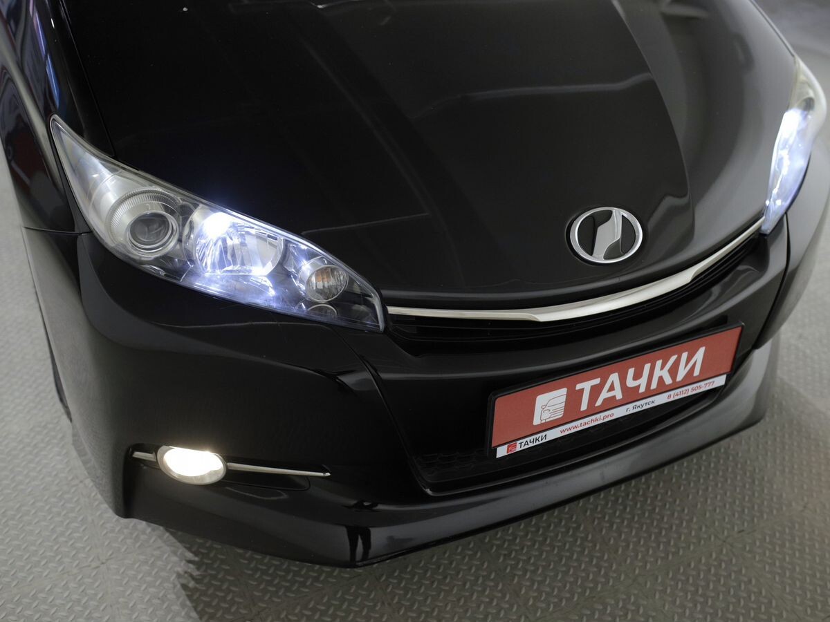 Toyota Wish 2014 - фото автомобиля
