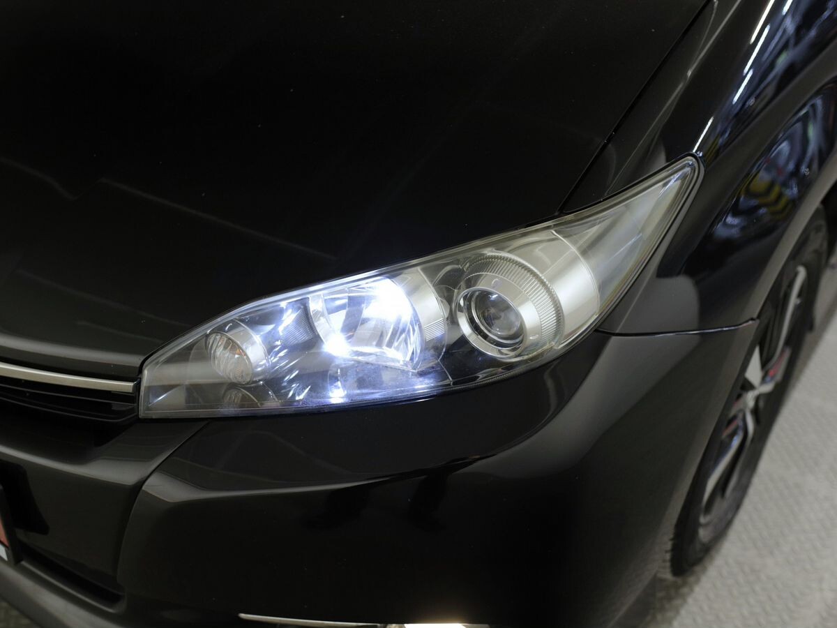 Toyota Wish 2014 - фото автомобиля