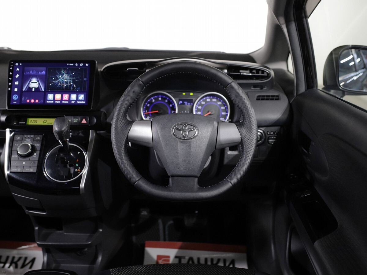 Toyota Wish 2014 - фото автомобиля