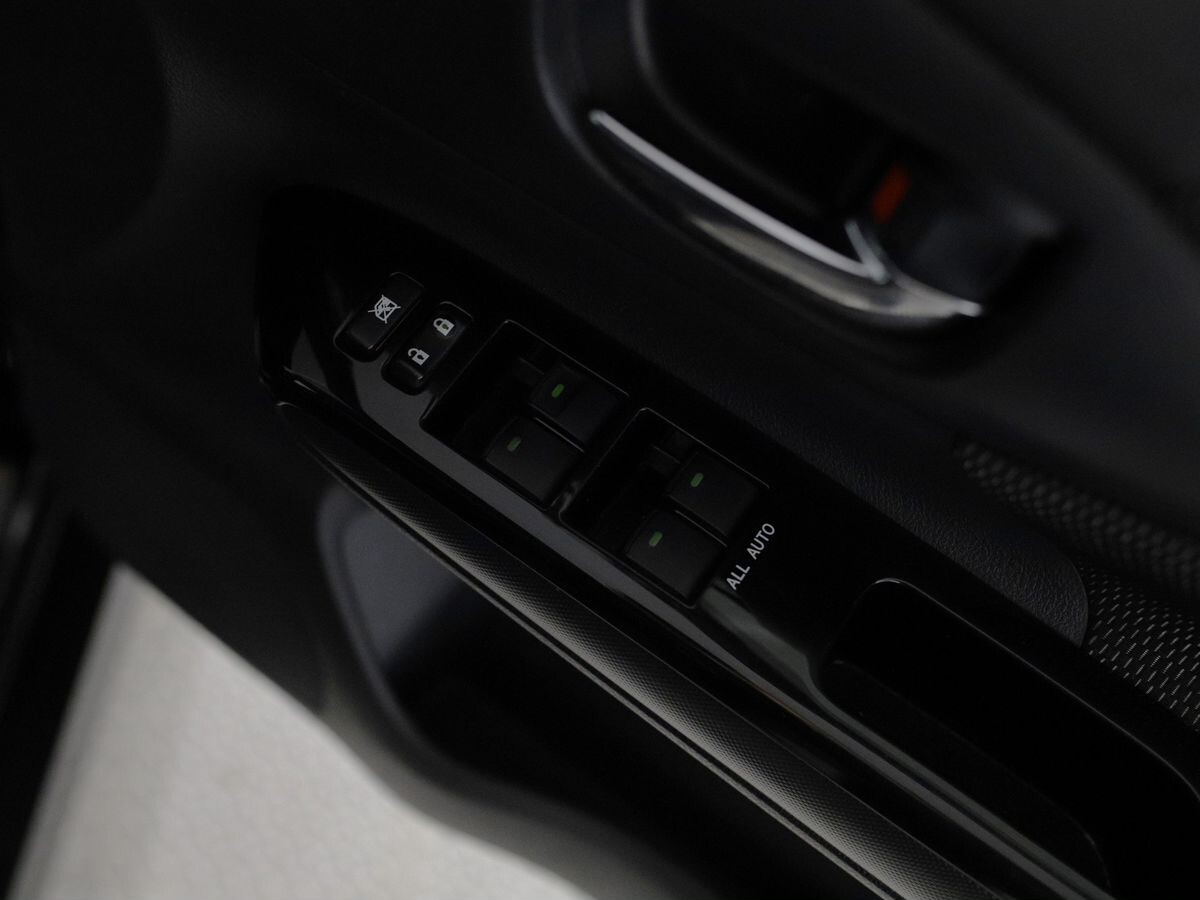 Toyota Wish 2014 - фото автомобиля