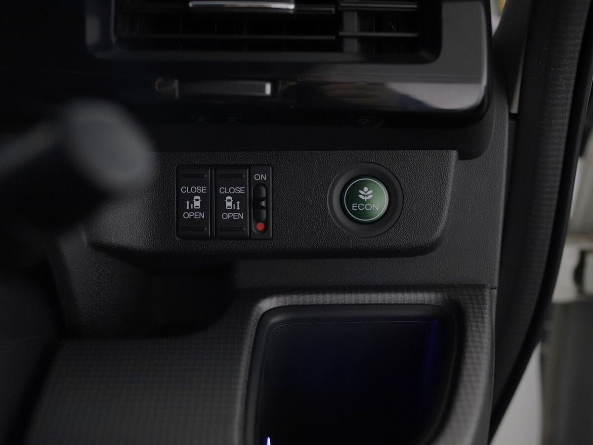 Honda Stepwgn 2016 - фото автомобиля