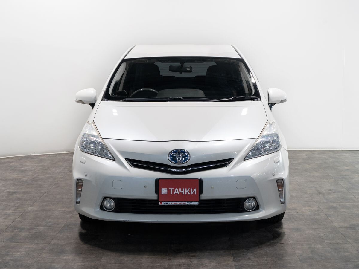 Toyota Prius Alpha 2013 - фото автомобиля