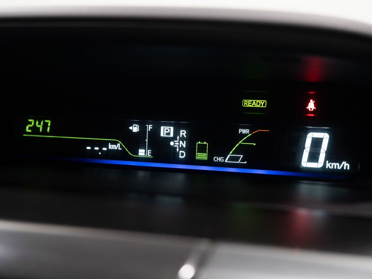 Toyota Prius Alpha 2013 - фото автомобиля