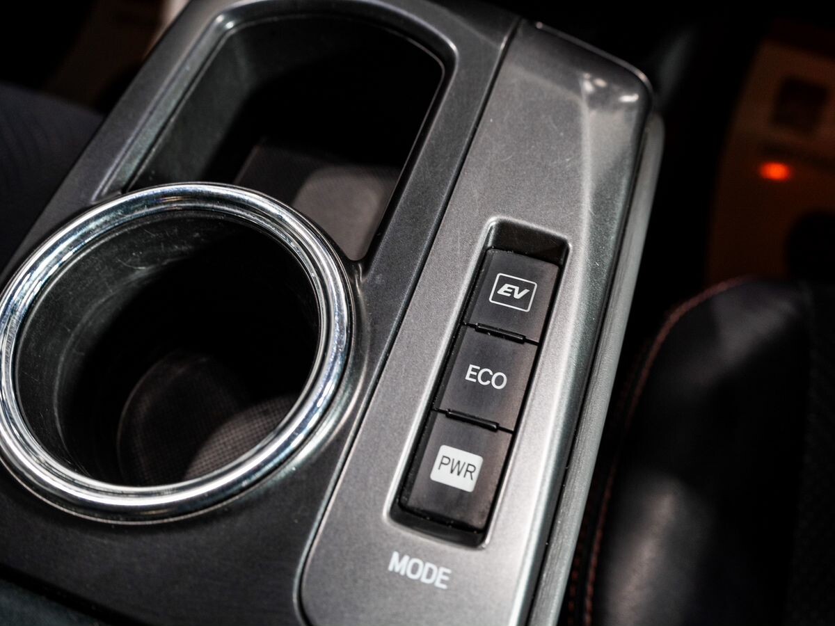 Toyota Prius Alpha 2013 - фото автомобиля