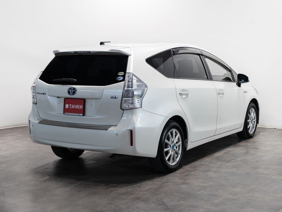 Toyota Prius Alpha 2013 - фото автомобиля