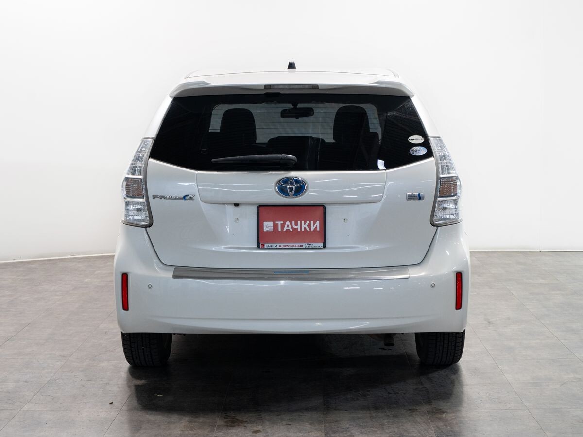Toyota Prius Alpha 2013 - фото автомобиля