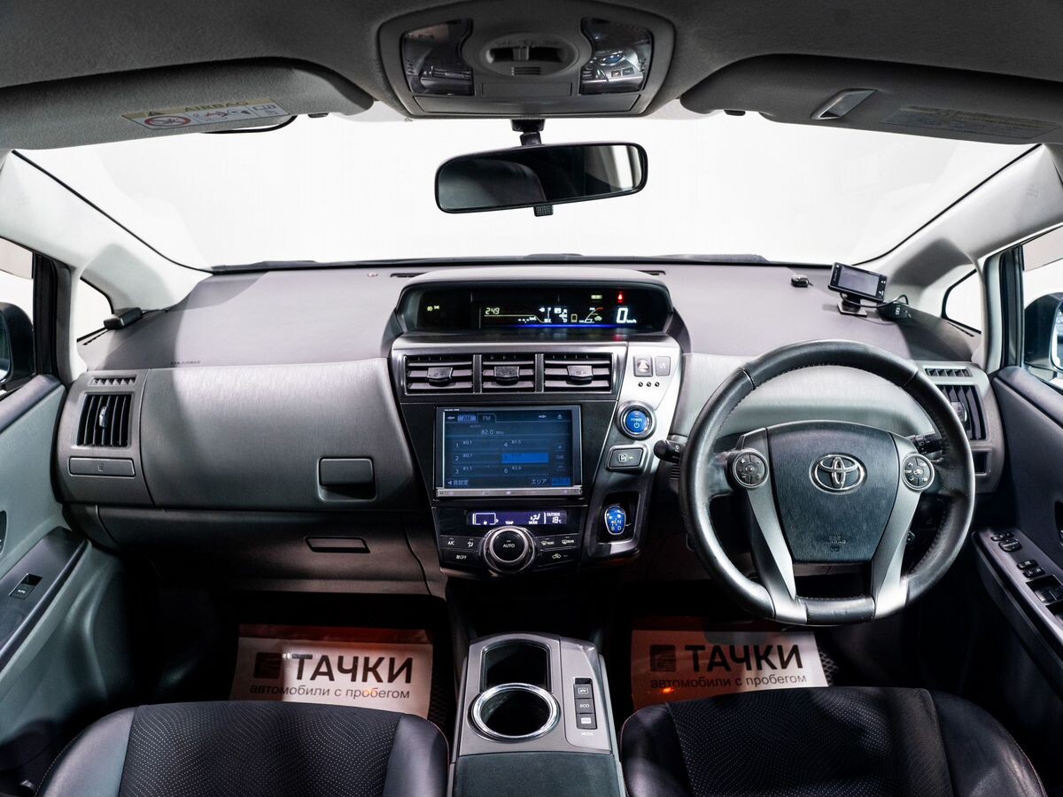 Toyota Prius Alpha 2013 - фото автомобиля