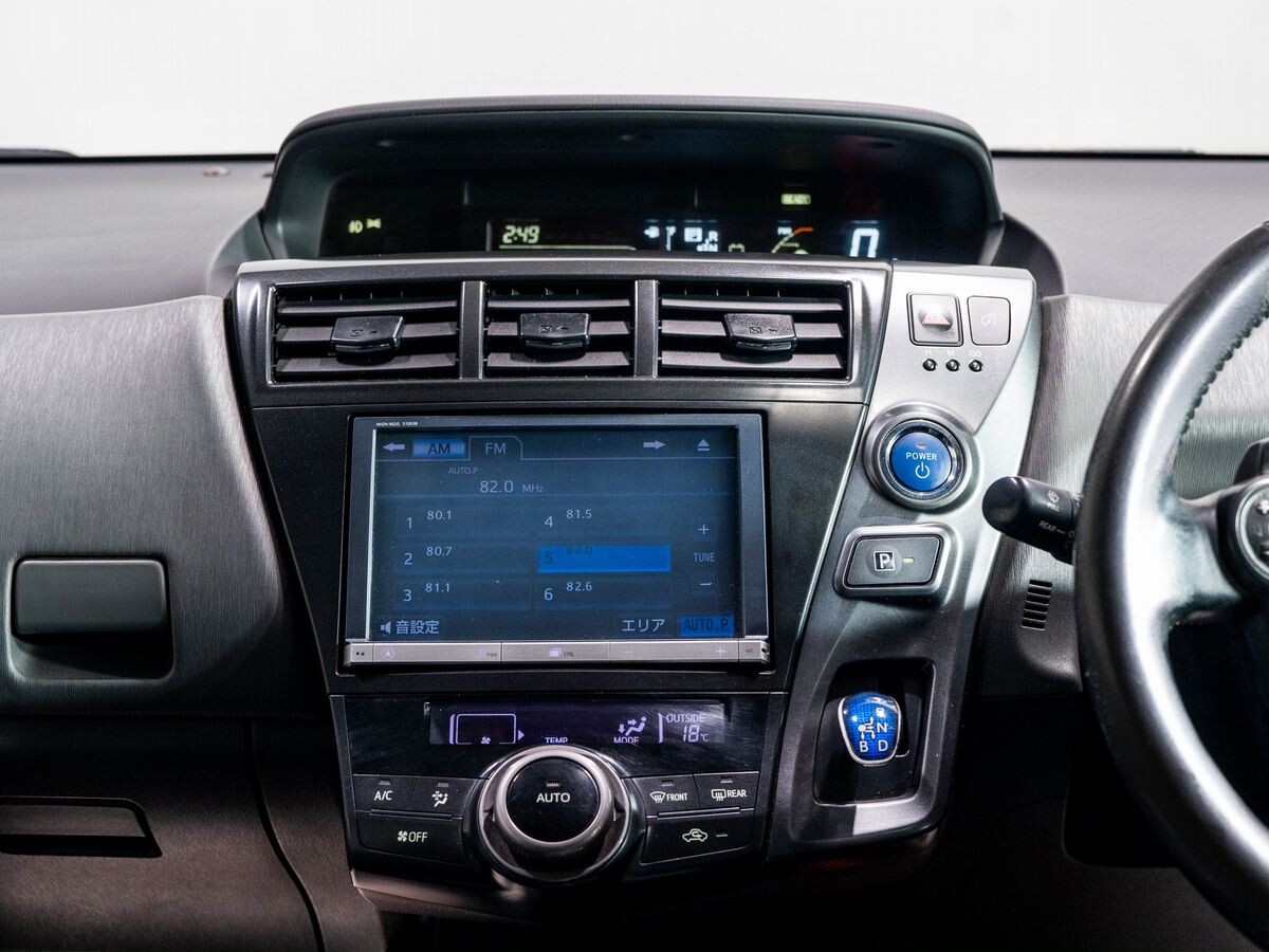 Toyota Prius Alpha 2013 - фото автомобиля