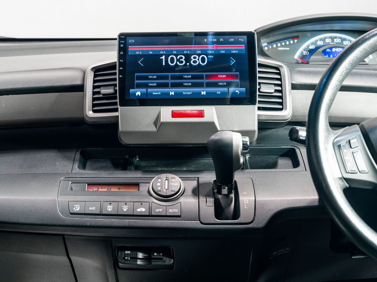 Honda Freed Spike 2010 - фото автомобиля