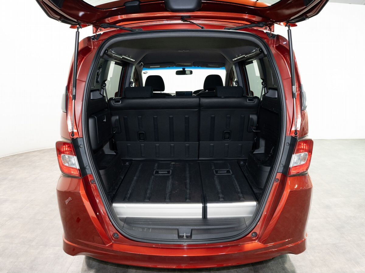 Honda Freed Spike 2010 - фото автомобиля