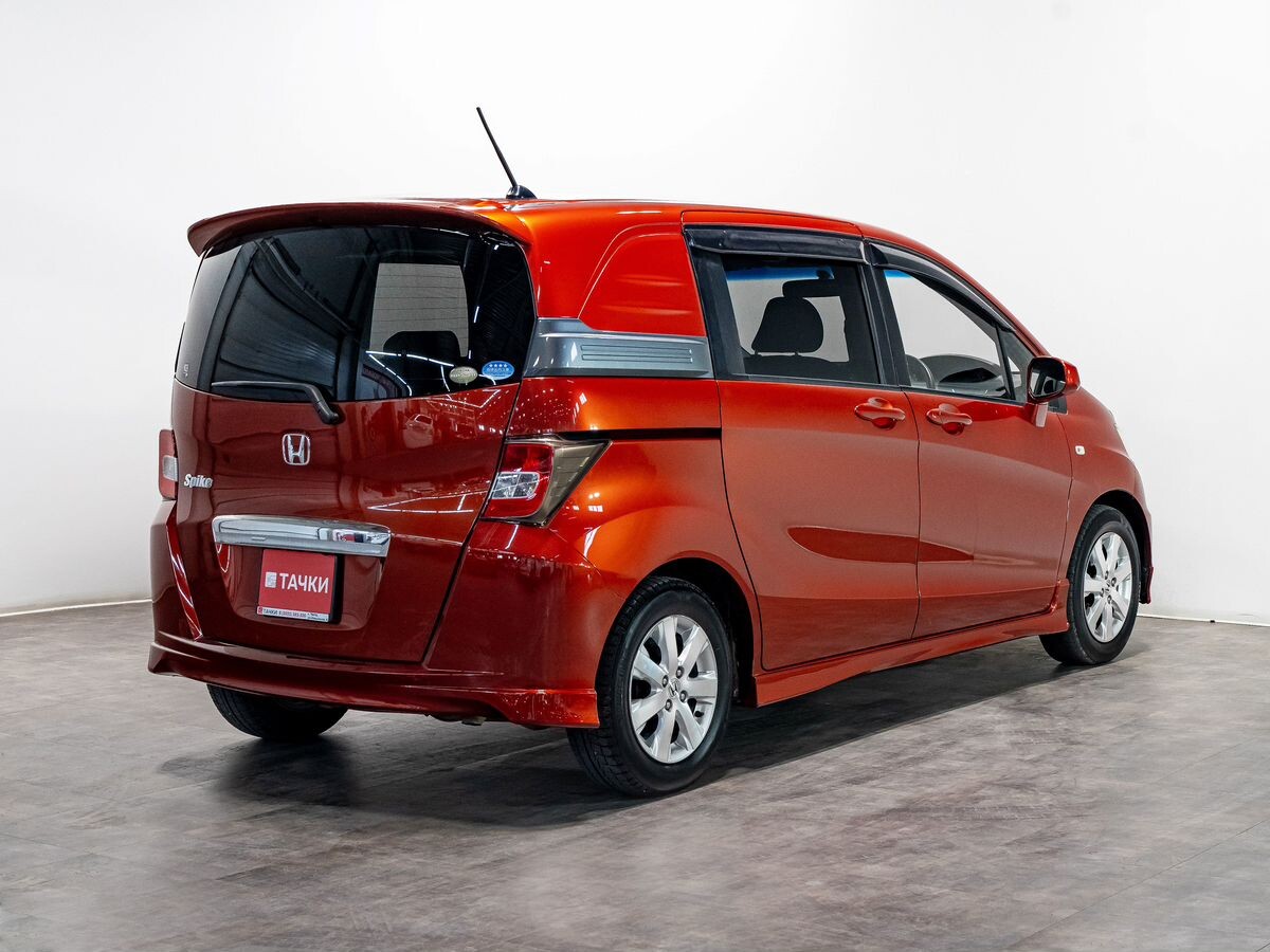 Honda Freed Spike 2010 - фото автомобиля