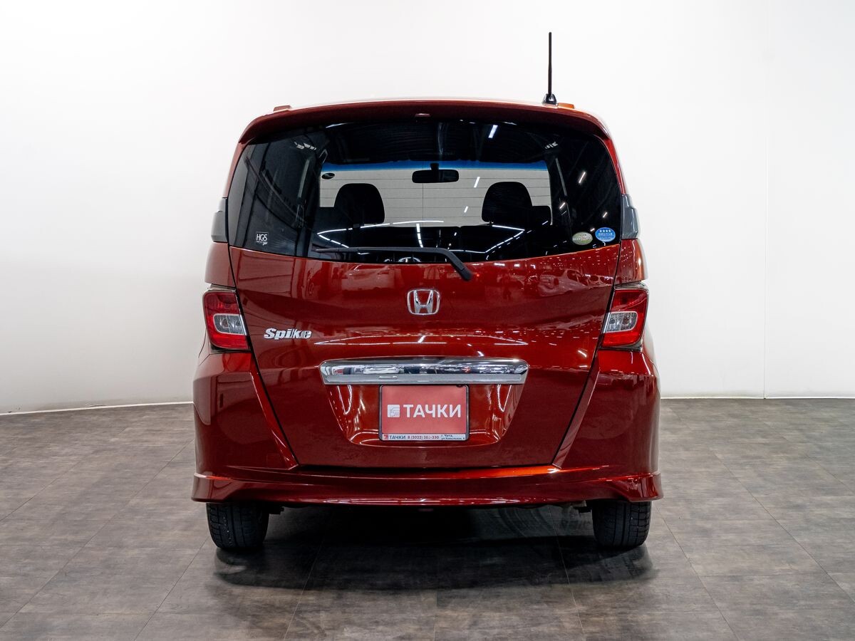 Honda Freed Spike 2010 - фото автомобиля