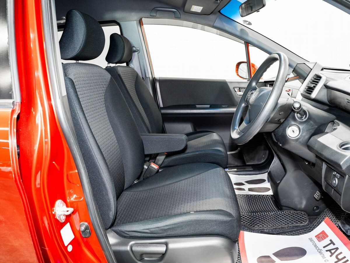 Honda Freed Spike 2010 - фото автомобиля