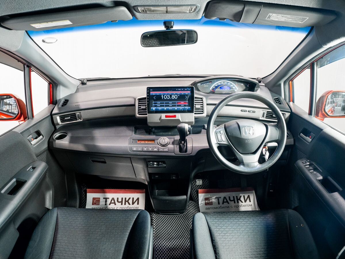 Honda Freed Spike 2010 - фото автомобиля