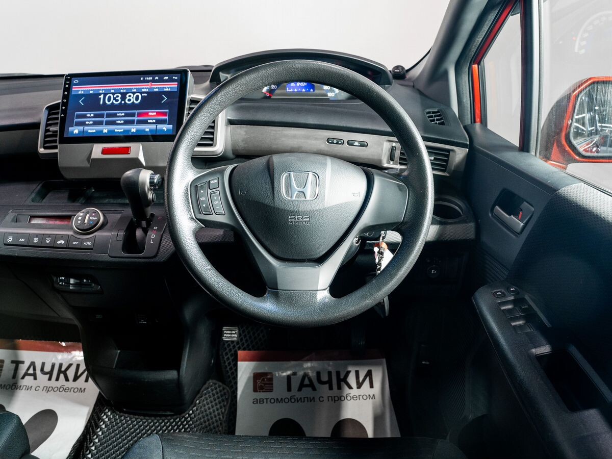 Honda Freed Spike 2010 - фото автомобиля