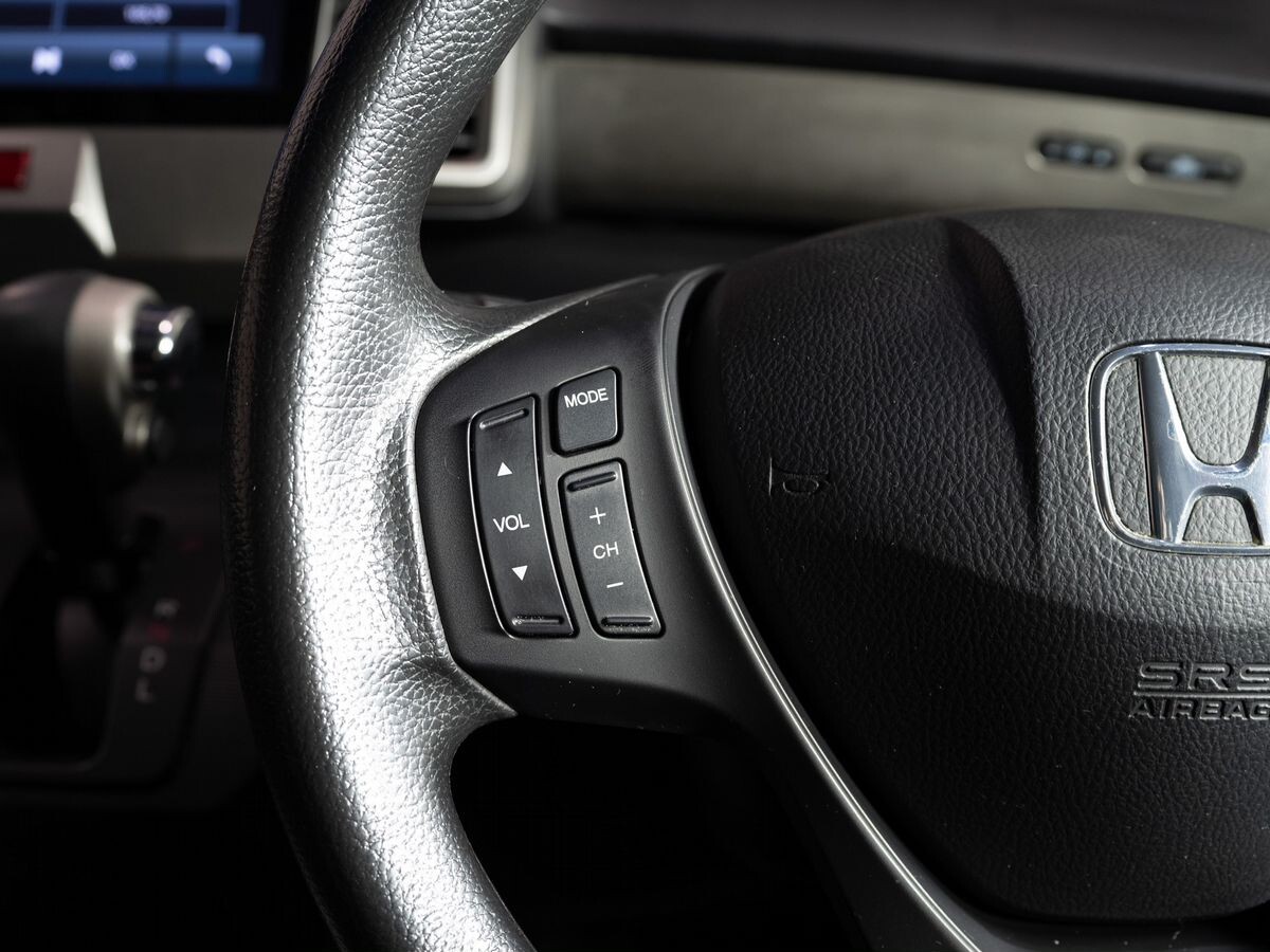 Honda Freed Spike 2010 - фото автомобиля